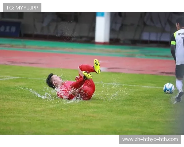 足球比赛中的小范围对抗与配合演练